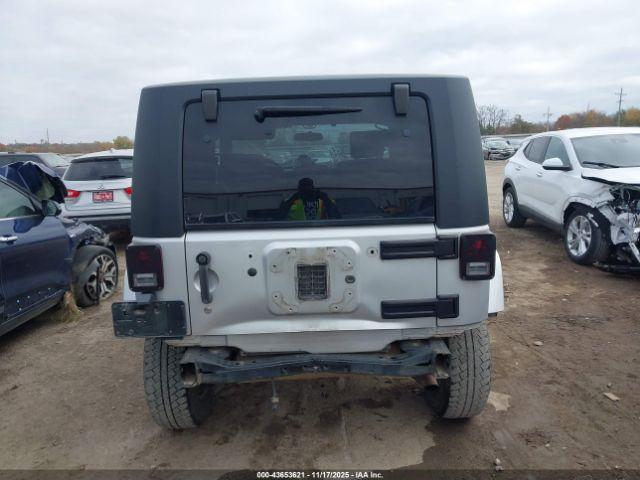 Jeep Wrangler Sahara Image 8