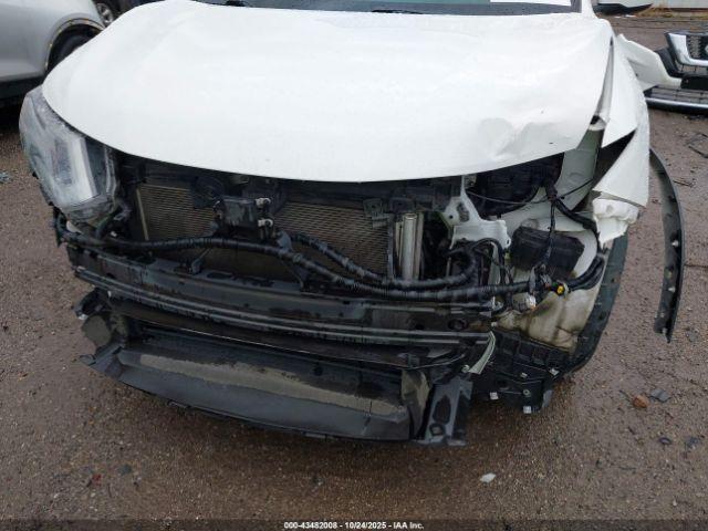 Nissan Rogue S Image 2