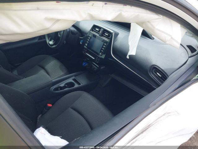 Toyota Prius Le Image 5