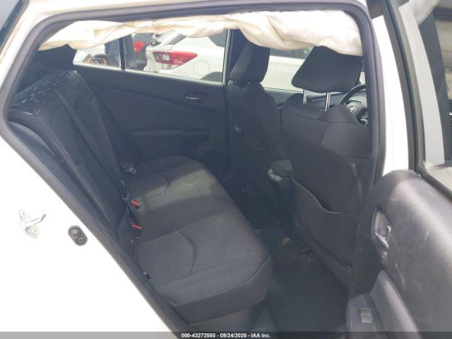 Toyota Prius Le Image 7