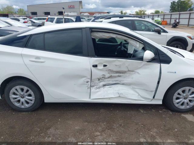 Toyota Prius Le Image 13