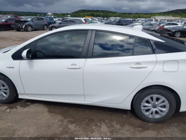 Toyota Prius Le Image 2