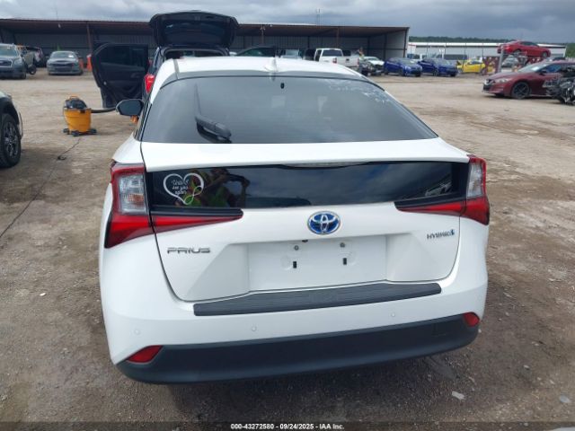 Toyota Prius Le Image 14