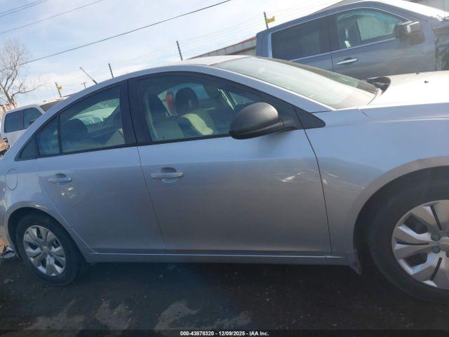 Chevrolet Cruze Ls Auto Image 4