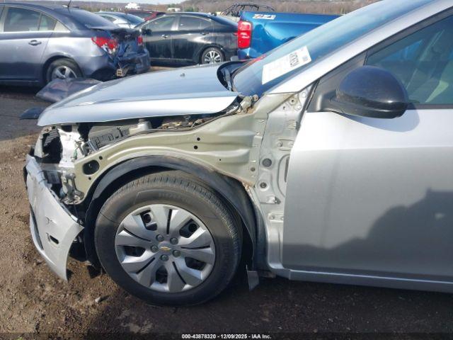 Chevrolet Cruze Ls Auto Image 17