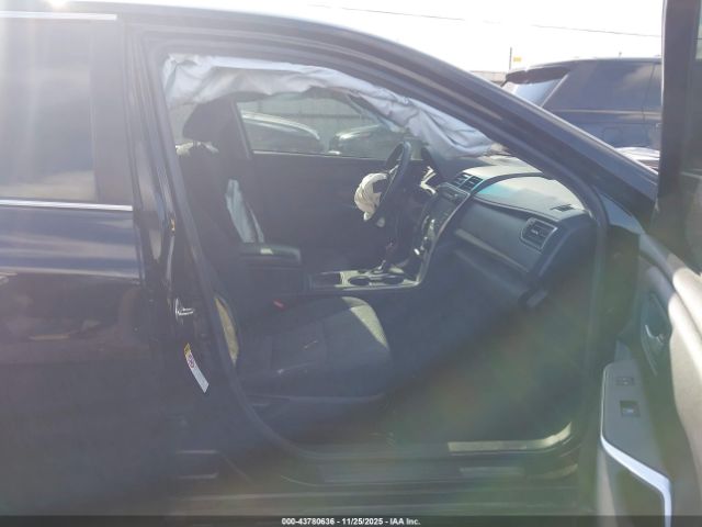 Toyota Camry Le Image 5