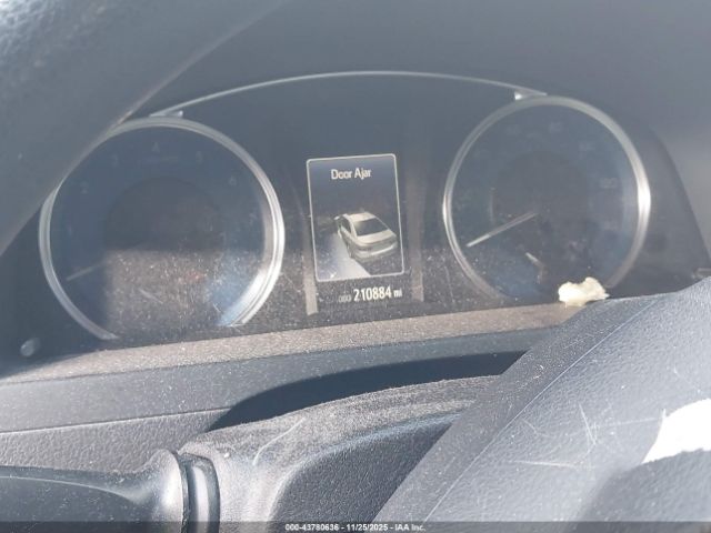 Toyota Camry Le Image 8