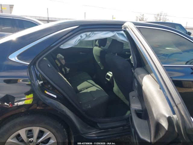 Toyota Camry Le Image 10