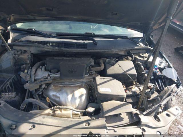 Toyota Camry Le Image 9