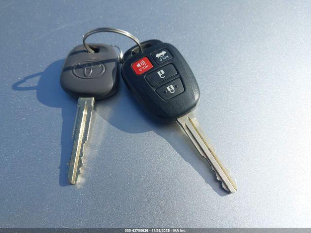 Toyota Camry Le Image 11