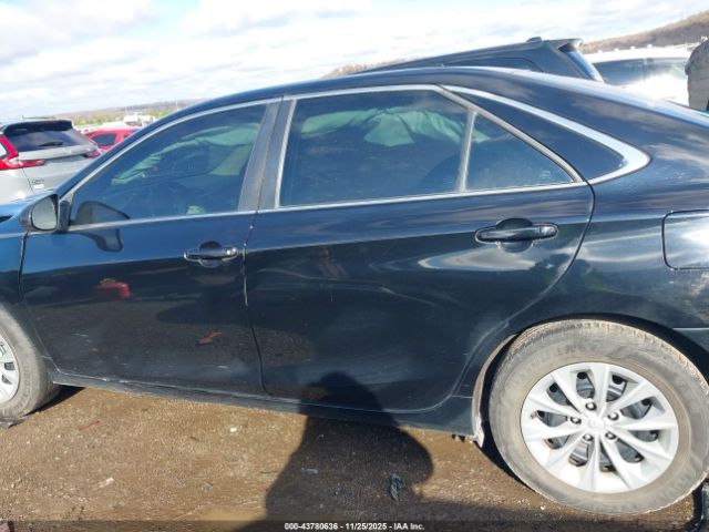 Toyota Camry Le Image 14