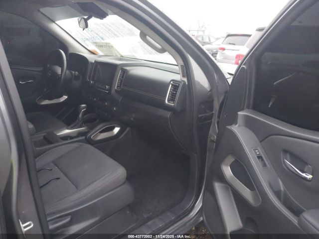 Nissan Frontier Sv 4x4 Image 6