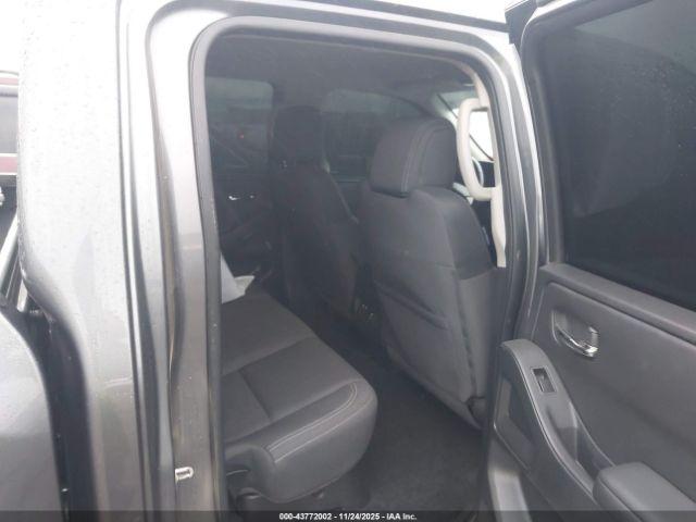 Nissan Frontier Sv 4x4 Image 8