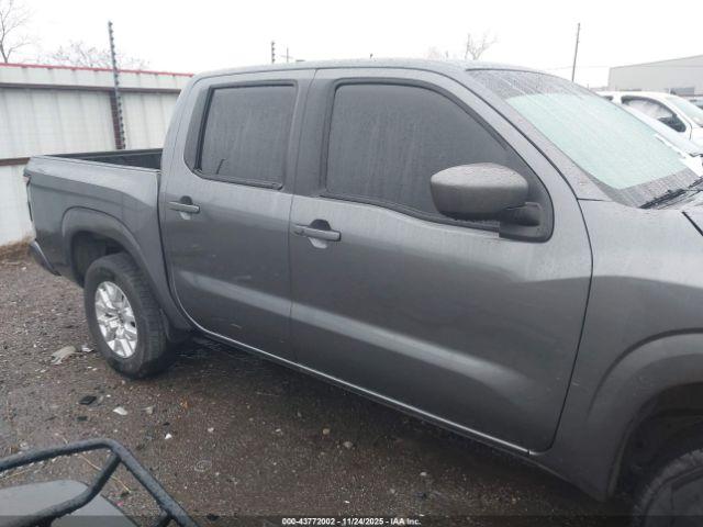 Nissan Frontier Sv 4x4 Image 14