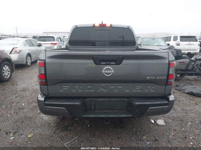 Nissan Frontier Sv 4x4 Image 16