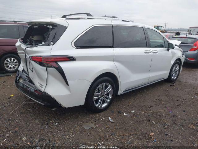 Toyota Sienna Platinum Image 18