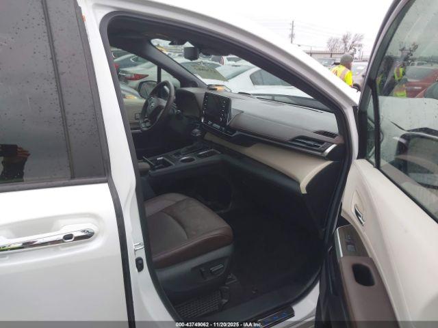 Toyota Sienna Platinum Image 2