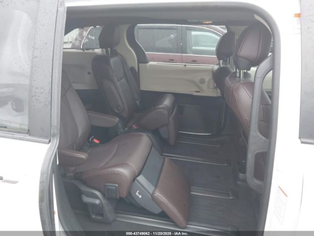 Toyota Sienna Platinum Image 6