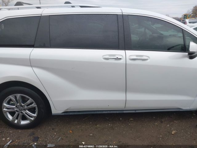 Toyota Sienna Platinum Image 17