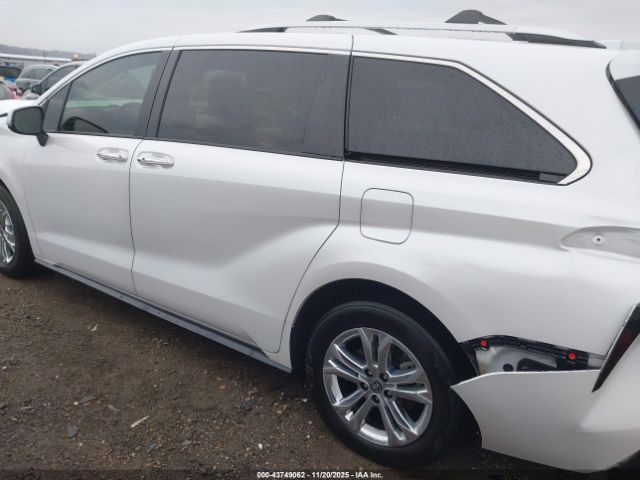 Toyota Sienna Platinum Image 14