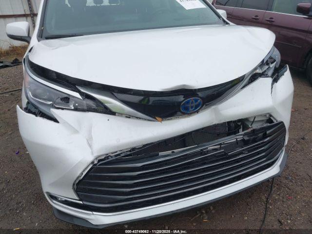 Toyota Sienna Platinum Image 16