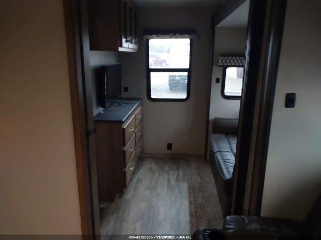 Coachmen Chaparral 373mbrb Image 6