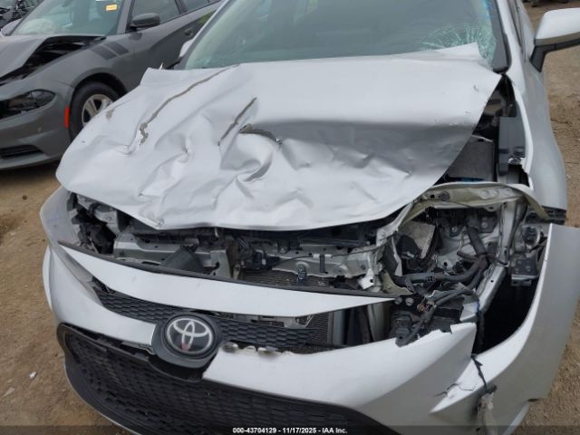 Toyota Corolla Le Image 10