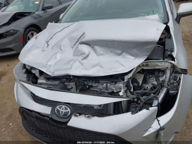 Toyota Corolla Le Image 10