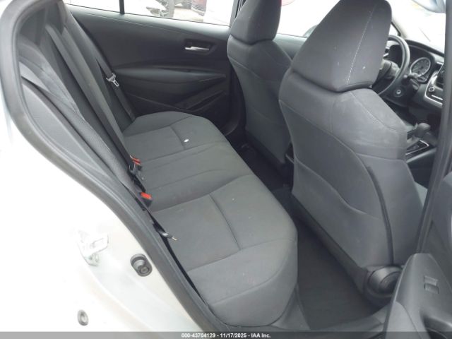 Toyota Corolla Le Image 8