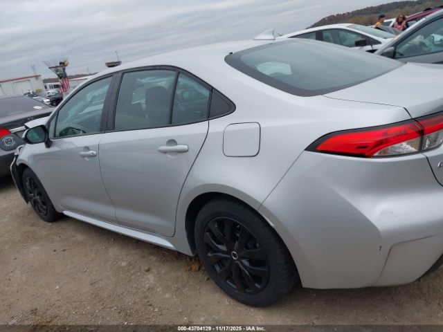 Toyota Corolla Le Image 16