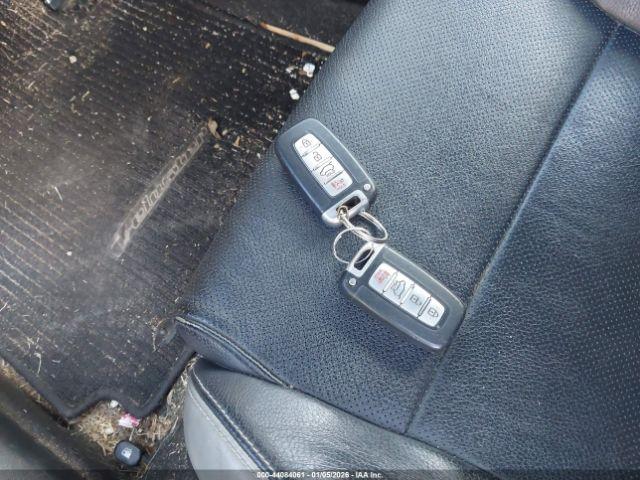 Hyundai VELOSTER Turbo Image 9