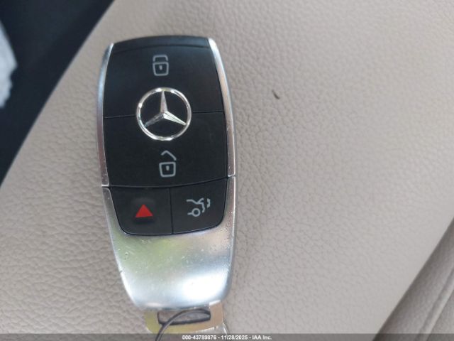Mercedes-Benz GLB Image 12