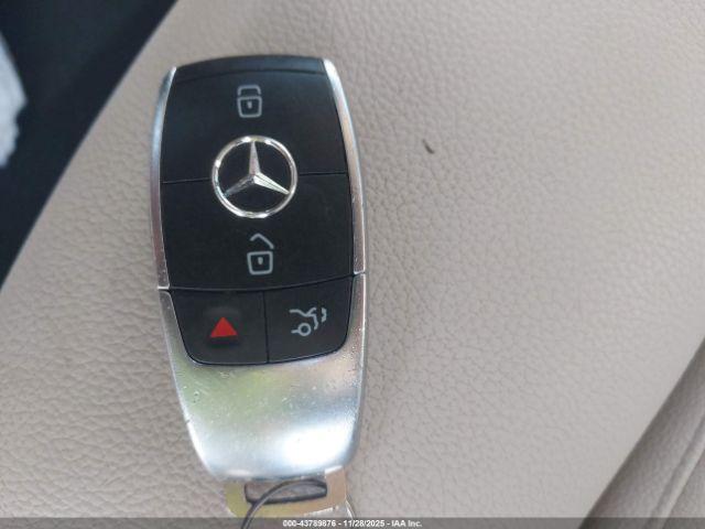 Mercedes-Benz GLB Image 12