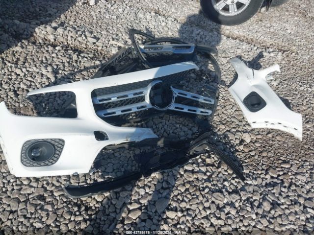 Mercedes-Benz GLB Image 9