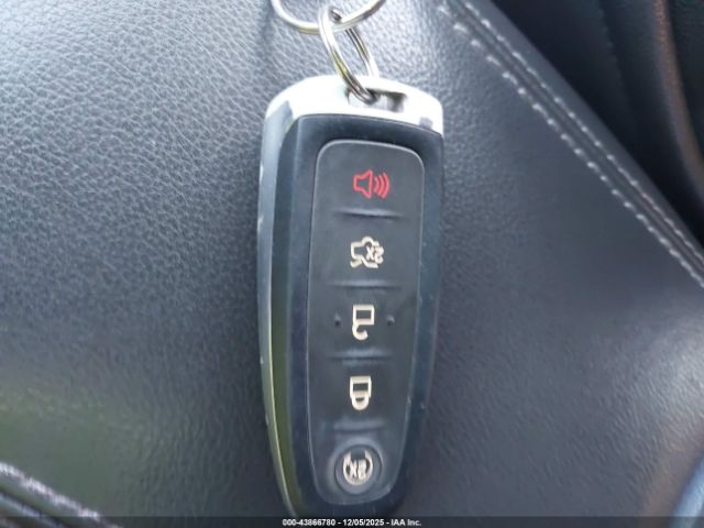 Ford Escape Titanium Image 3