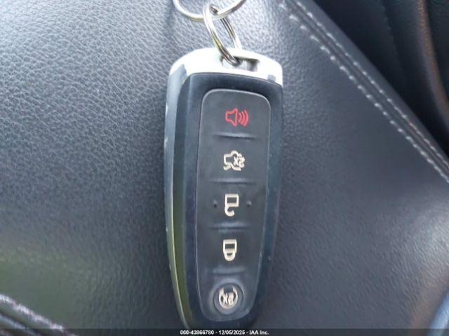 Ford Escape Titanium Image 3