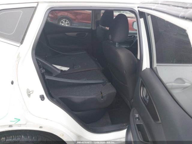 Nissan Rogue S Image 4