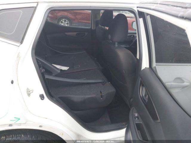 Nissan Rogue S Image 4