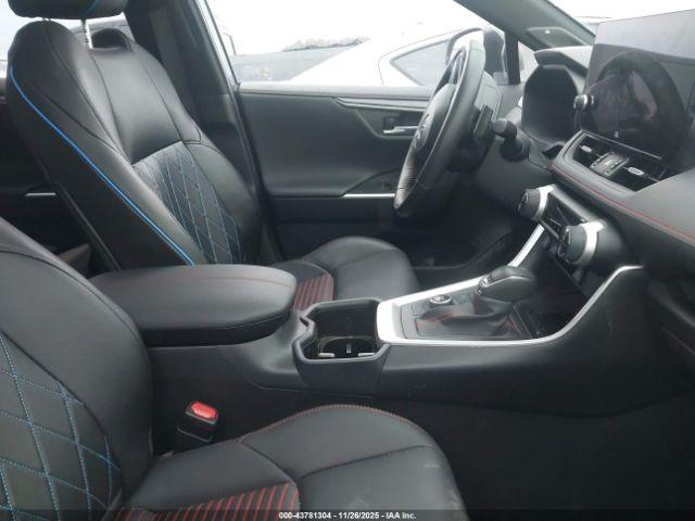 Toyota RAV4 Xse Image 11