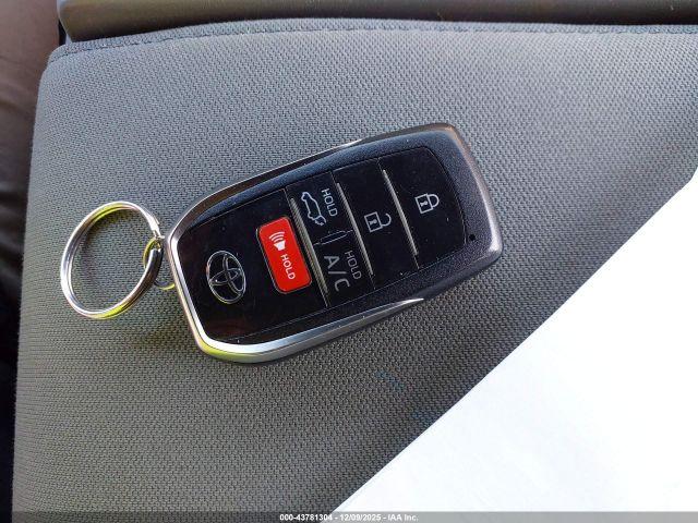 Toyota RAV4 Xse Image 16