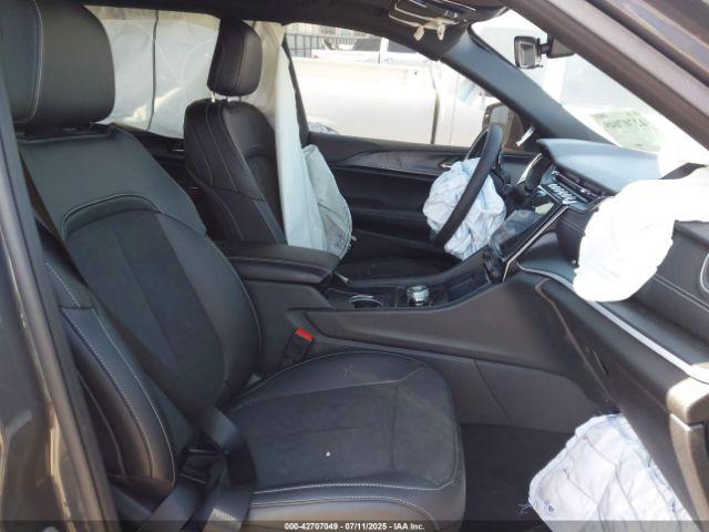 Jeep Grand Cherokee Altitude X 4x4 Image 2