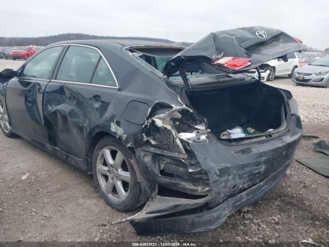 Toyota Camry Se Image 3