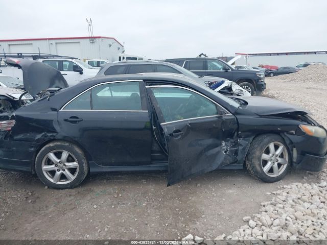 Toyota Camry Se Image 11