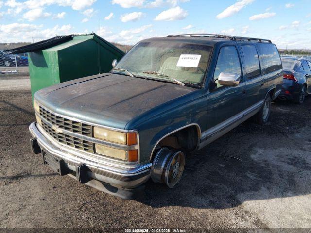 Chevrolet Suburban C1500 Image 5