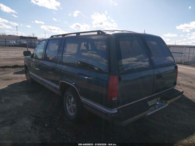 Chevrolet Suburban C1500 Image 3