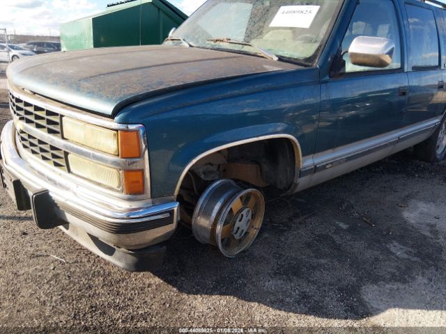Chevrolet Suburban C1500 Image 12