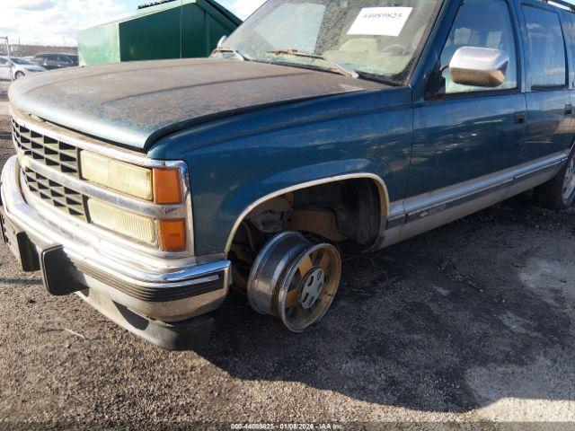 Chevrolet Suburban C1500 Image 12