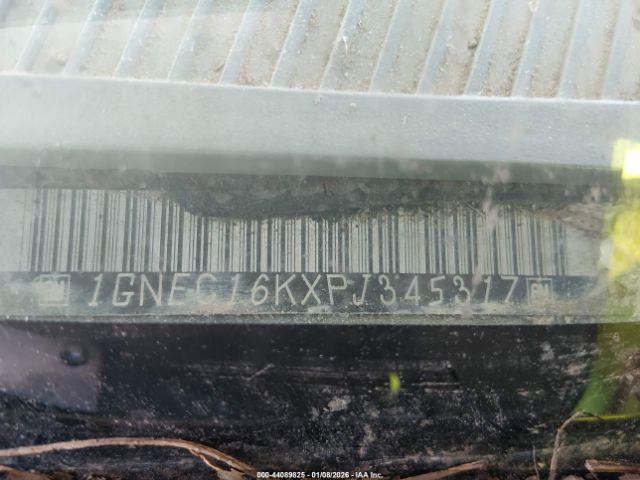 Chevrolet Suburban C1500 Image 10