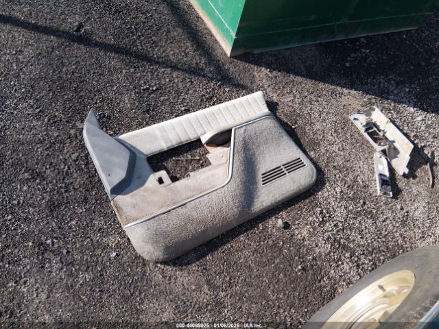 Chevrolet Suburban C1500 Image 9