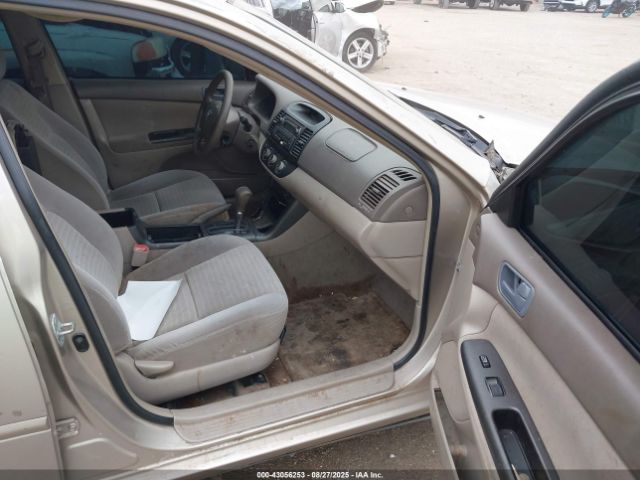 Toyota Camry Le Image 7